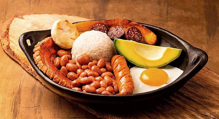 ¡Que rico comer una Bandeja Paisa!